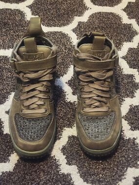 Nike Men’s Olive/Tan High-Top Sneakers